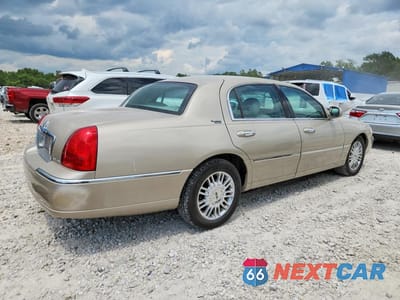 Trzecie zdjęcie samochodu z tyłu: 2009 LINCOLN TOWN CAR SIGNATURE LIMITED VIN:2LNHM82V79X636066 - miniatura