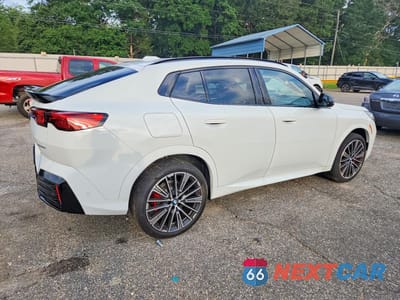 Trzecie zdjęcie samochodu z tyłu: 2025 BMW X2 XDRIVE28I VIN:WBX63GM00S5101276 - miniatura