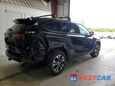 Trzecie zdjęcie samochodu z tyłu: 2021 TOYOTA HIGHLANDER XLE VIN:5TDHZRBH6MS095151 - miniatura