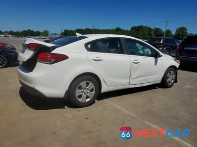 Trzecie zdjęcie samochodu z tyłu: 2018 KIA FORTE LX VIN:3KPFK4A74JE175545 - miniatura