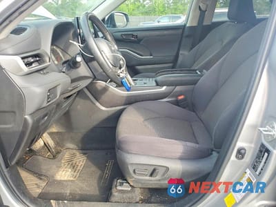 Zdjęcie 7 z 13 samochodu: 2022 TOYOTA HIGHLANDER LE VIN:5TDZZRAH5NS542592 - miniatura