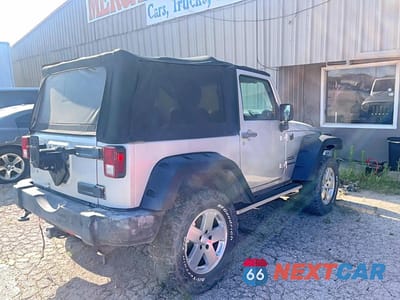 Czwarte zdjęcie samochodu z boku: 2011 JEEP WRANGLER SPORT VIN:1J4AA2D16BL551027 - miniatura