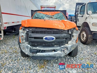 Piąte zdjęcie samochodu w środku: 2019 FORD F550 SUPER DUTY VIN:1FDUF5GT3KEE80663 - miniatura