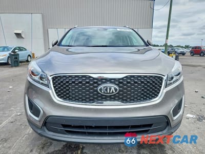 Piąte zdjęcie samochodu w środku: 2018 KIA SORENTO LX V6 VIN:5XYPG4A53JG404644 - miniatura