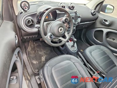 Zdjęcie 8 z 12 samochodu: 2017 SMART FORTWO VIN:WMEFJ5DA2HK205604 - miniatura
