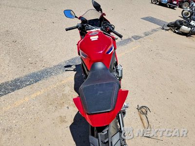 Zdjęcie 6 z 9 samochodu: 2026 HONDA CBR650 R VIN:MLHRH1554T5200913 - miniatura