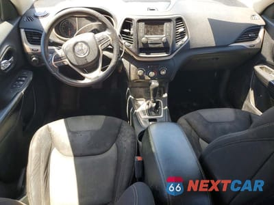 Zdjęcie 8 z 13 samochodu: 2017 JEEP CHEROKEE SPORT VIN:1C4PJLAB9HW507789 - miniatura