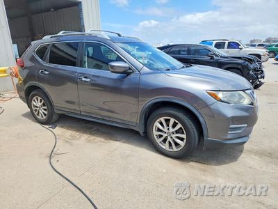 Czwarte zdjęcie samochodu z boku: 2019 NISSAN ROGUE S VIN:5N1AT2MT2KC773125 - miniatura