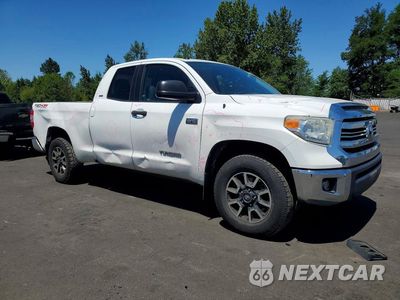 Czwarte zdjęcie samochodu z boku: 2017 TOYOTA TUNDRA SR5 VIN:5TFUY5F14HX617945 - miniatura