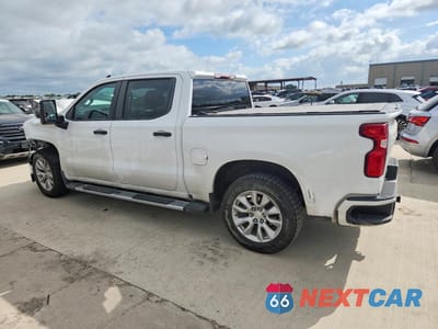 Drugie zdjęcie samochodu z przodu: 2021 CHEVROLET SILVERADO K1500 CUSTOM VIN:3GCUYBEF5MG323240 - miniatura