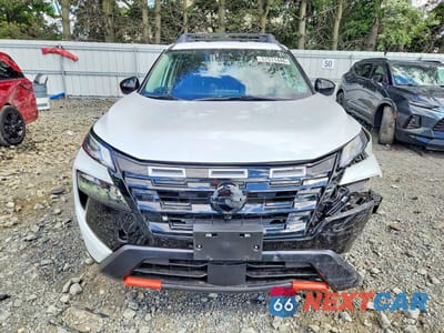 Piąte zdjęcie samochodu w środku: 2025 NISSAN ROGUE ROCK CREEK VIN:5N1BT3BB7SC831668 - miniatura