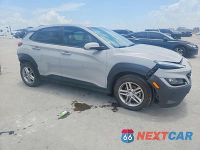 Czwarte zdjęcie samochodu z boku: 2023 HYUNDAI KONA SE VIN:KM8K22AB3PU951340 - miniatura