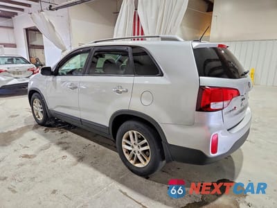 Drugie zdjęcie samochodu z przodu: 2015 KIA SORENTO LX VIN:5XYKTDA75FG602186 - miniatura