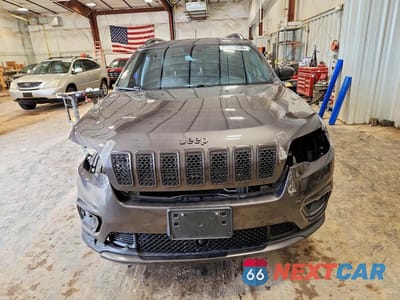 Piąte zdjęcie samochodu w środku: 2021 JEEP CHEROKEE LATITUDE LUX VIN:1C4PJMMX4MD183332 - miniatura