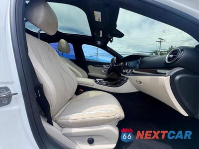 Piąte zdjęcie samochodu w środku: 2018 MERCEDES-BENZ E 300 VIN:WDDZF4JB8JA371390 - miniatura