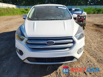 Piąte zdjęcie samochodu w środku: 2019 FORD ESCAPE SE VIN:1FMCU9GD0KUA33439 - miniatura