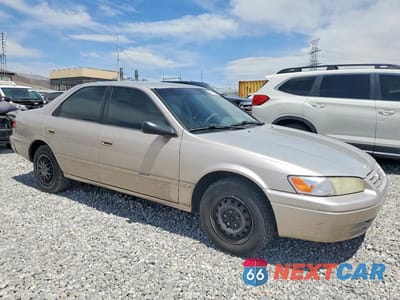 Czwarte zdjęcie samochodu z boku: 1999 TOYOTA CAMRY LE VIN:4T1BG22KXXU418370 - miniatura
