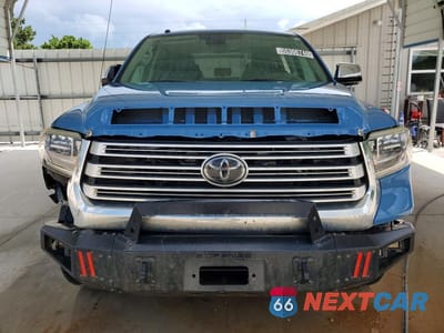 Piąte zdjęcie samochodu w środku: 2018 TOYOTA TUNDRA CREWMAX LIMITED VIN:5TFHW5F19JX714894 - miniatura