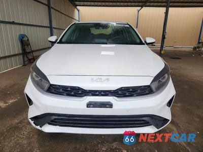 Piąte zdjęcie samochodu w środku: 2024 KIA FORTE LXS VIN:3KPF24AD7RE765305 - miniatura