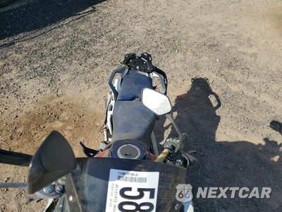 Piąte zdjęcie samochodu w środku: 2017 HONDA CRF CRF1000 VIN:JH2SD04G8HK001621 - miniatura
