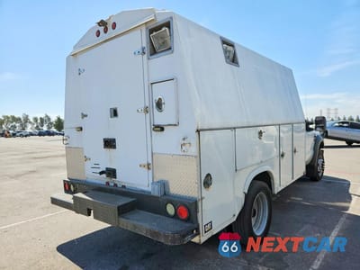 Trzecie zdjęcie samochodu z tyłu: 2008 FORD F550 SUPER DUTY VIN:1FDAF56R28EB90528 - miniatura