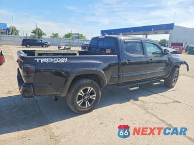 Trzecie zdjęcie samochodu z tyłu: 2017 TOYOTA TACOMA TRD SPORT VIN:3TMDZ5BN4HM028048 - miniatura