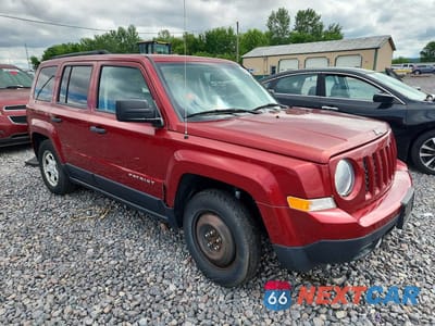 Czwarte zdjęcie samochodu z boku: 2016 JEEP PATRIOT SPORT VIN:1C4NJPBA9GD761260 - miniatura