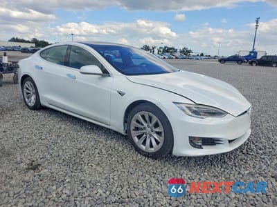 Czwarte zdjęcie samochodu z boku: 2018 TESLA MODEL S VIN:5YJSA1E24JF281793 - miniatura