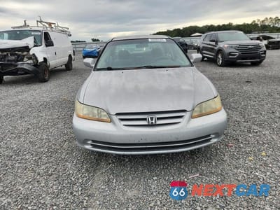Piąte zdjęcie samochodu w środku: 2002 HONDA ACCORD LX VIN:1HGCG16432A002090 - miniatura