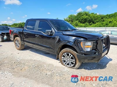 Czwarte zdjęcie samochodu z boku: 2023 FORD F150 SUPERCREW VIN:1FTFW1E55PKF61988 - miniatura