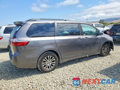 Trzecie zdjęcie samochodu z tyłu: 2019 TOYOTA SIENNA XLE 8-PASSENGER VIN:5TDYZ3DC0KS995345 - miniatura