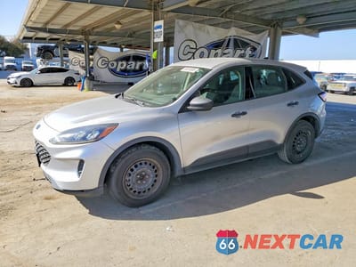 2020 FORD ESCAPE S 1FMCU0F62LUA11684 - główne zdjęcie licytacji z USA - miniatura