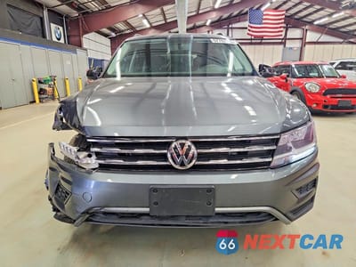 Piąte zdjęcie samochodu w środku: 2019 VOLKSWAGEN TIGUAN S VIN:3VV0B7AX8KM095553 - miniatura