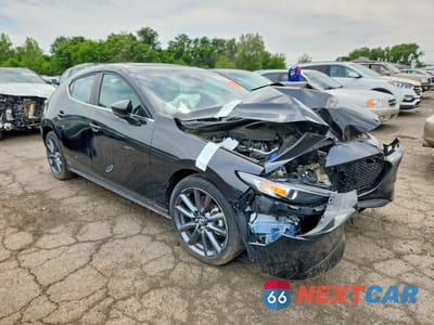 Czwarte zdjęcie samochodu z boku: 2024 MAZDA 3 PREFERRED VIN:JM1BPALMXR1714377 - miniatura