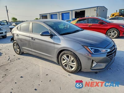 Czwarte zdjęcie samochodu z boku: 2020 HYUNDAI ELANTRA VALUE EDITION VIN:5NPD84LF3LH521769 - miniatura