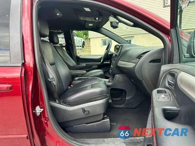 Piąte zdjęcie samochodu w środku: 2017 DODGE GRAND CARAVAN GT VIN:2C4RDGEG1HR738000 - miniatura