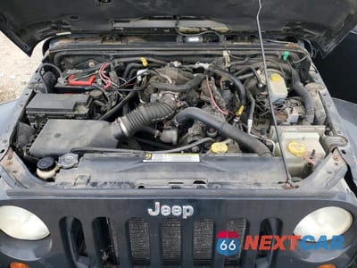 Zdjęcie 11 z 12 samochodu: 2008 JEEP WRANGLER UNLIMITED SAHARA VIN:1J8GA59148L542743 - miniatura