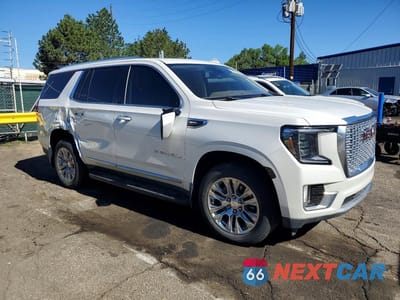 Czwarte zdjęcie samochodu z boku: 2021 GMC YUKON DENALI VIN:1GKS2DKL2MR360085 - miniatura