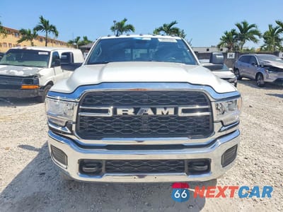 Piąte zdjęcie samochodu w środku: 2024 RAM 3500 TRADESMAN VIN:3C63RRGL6RG294799 - miniatura