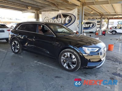 Czwarte zdjęcie samochodu z boku: 2021 AUDI E-TRON PRESTIGE VIN:WA1VAAGE0MB033630 - miniatura