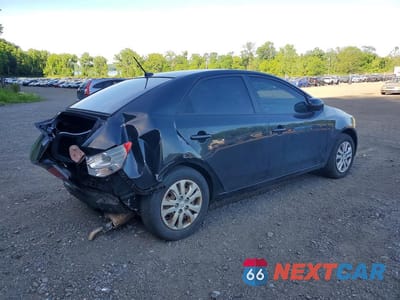 Trzecie zdjęcie samochodu z tyłu: 2012 KIA FORTE EX VIN:KNAFU4A20C5629574 - miniatura