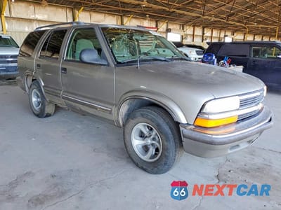 Czwarte zdjęcie samochodu z boku: 1998 CHEVROLET BLAZER VIN:1GNCS13W4W2212157 - miniatura