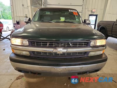 Piąte zdjęcie samochodu w środku: 2002 CHEVROLET SILVERADO K1500 VIN:1GCEK19T12E209823 - miniatura