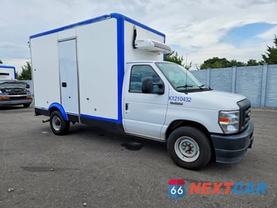 Czwarte zdjęcie samochodu z boku: 2023 FORD E350 REFRIGERATED BOX TRUCK VIN:1FDWE3FKXPDD14744 - miniatura