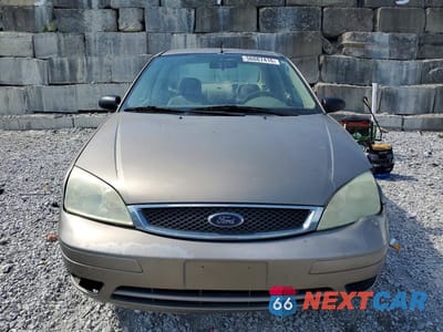 Piąte zdjęcie samochodu w środku: 2005 FORD FOCUS ZX4 VIN:1FAFP34N55W118942 - miniatura