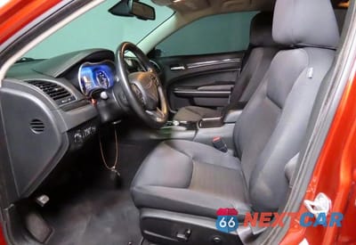Zdjęcie 9 z 10 samochodu: 2021 CHRYSLER 300 TOURING VIN:2C3CCAAGXMH609365 - miniatura