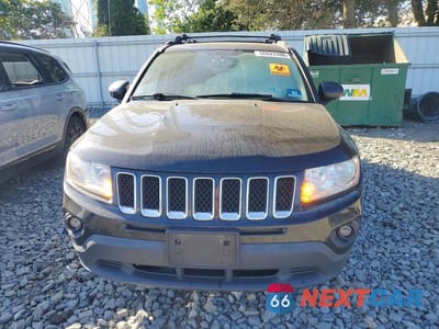Piąte zdjęcie samochodu w środku: 2012 JEEP COMPASS LATITUDE VIN:1C4NJDEB2CD588646 - miniatura