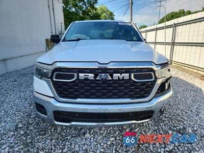 Piąte zdjęcie samochodu w środku: 2025 RAM 1500 BIG HORN VIN:1C6RRFBGXSN705346 - miniatura