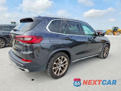 Trzecie zdjęcie samochodu z tyłu: 2021 BMW X5 XDRIVE40I VIN:5UXCR6C05M9H41930 - miniatura