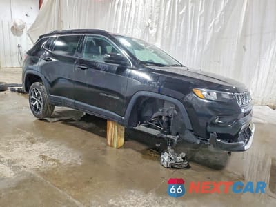 Czwarte zdjęcie samochodu z boku: 2025 JEEP COMPASS LIMITED VIN:3C4NJDCN9ST565628 - miniatura